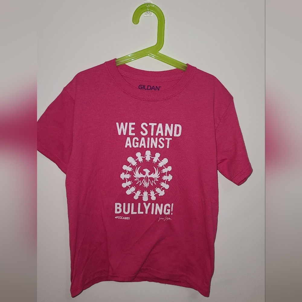Pink shirt "we stand against bullying" , junior M